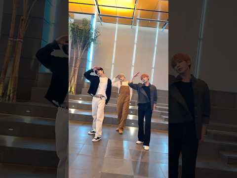 I just wanna dive 🏊‍♂️ @BTS #TXT #SOOBIN #TAEHYUN #HUENINGKAI